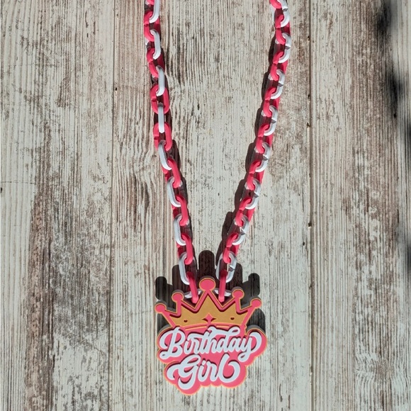 Birthday girl boy pink large chain thick plastic necklace pendant crown princess - Picture 5 of 9